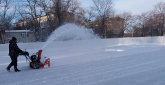 Борьба со снегом на улицах города продолжается