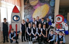 Фотозона ко Дню космонавтики в школе