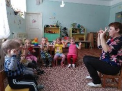 Играя с пальчиками, развиваем речь